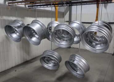 5 powodów, dla których malowanie proszkowe felg wygrywa z natryskowym