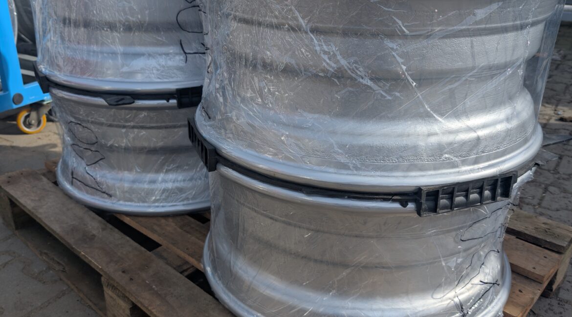 felgi ciężarowe 22,5 po renowacji proszkowej zapakowane do odbioru przez klienta
