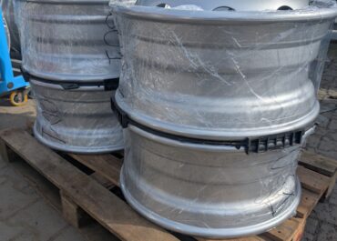 Renowacja proszkowa felg ciężarowych a chińskie zamienniki – dlaczego proszek wygrywa w długim okresie?